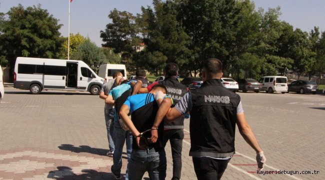 Aksaray'da uyuşturucu sattıkları iddiasıyla 5 şüpheli tutuklandı