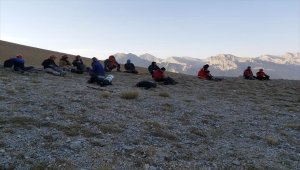 Aladağlar'da mahsur kalan 8 dağcı kurtarıldı