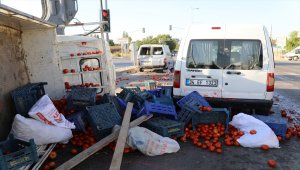 Ankara'da 3 aracın karıştığı kazada 5 kişi yaralandı 