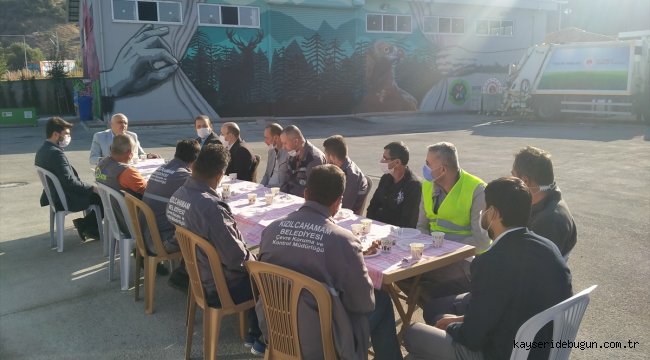 Başkan Acar, işçilerle kahvaltıda bir araya geldi