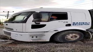 Belediye Başkanı Tekin, temizlik aracıyla cadde ve sokakları temizledi