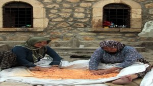 Beypazarılı kadınların kışlık tarhana telaşı