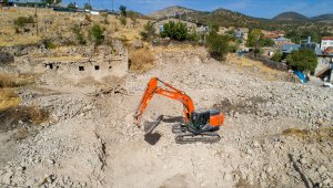 Beyşehir'de metruk yapılar yıkılıyor