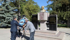 Çubuk'ta İlköğretim Haftası için çelenk töreni
