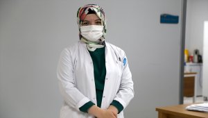 DOKTORLAR KOVİD-19'LA SAVAŞI ANLATIYOR - "Gencecik insanların konuşurken nefeslerinin daraldığını görüyoruz"