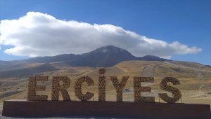 Erciyes Dağı'na kar yağdı

