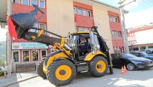Hadim Belediyesine iş makinesi hibe edildi