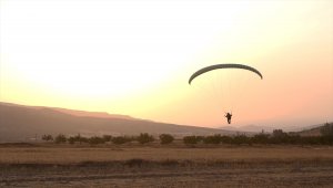 İvriz Havacılık ve Doğa Sporları Kulübü Derneği ilk pilotlarını mezun etti