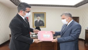 Karaman Valisi Mehmet Alpaslan Işık, AA Konya Bölge Müdürü Ömer Süt'ü kabul etti