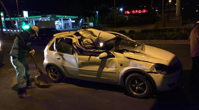 Kayseri'de tıra arkadan çarpan otomobildeki 2 kişi yaralandı