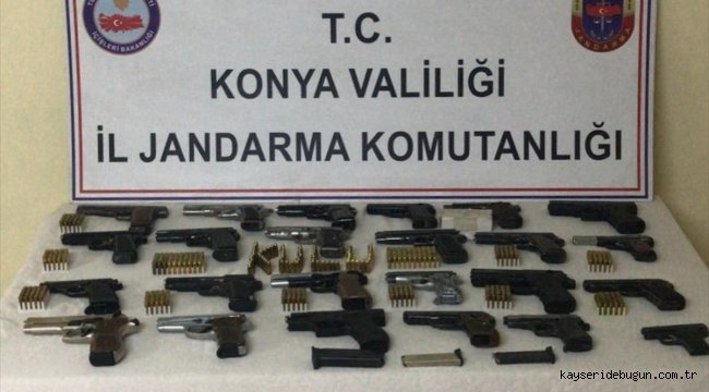 Konya'da 24 ruhsatsız tabanca ele geçirildi, 2 şüpheli gözaltına alındı