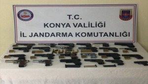 Konya'da 24 ruhsatsız tabanca ele geçirildi, 2 şüpheli gözaltına alındı