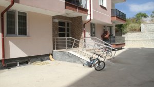 Konya'da bisiklet tekeri çalan hırsız kameraya yansıdı