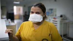 Kovid-19'u yenen Meltem hemşire şifa koşusu için yeniden görev başında