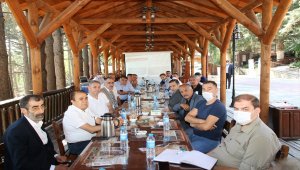 Milletvekili Erdem ve Başkan Akkaya, Akşehir'de Oda Başkanlarıyla toplantı yaptı