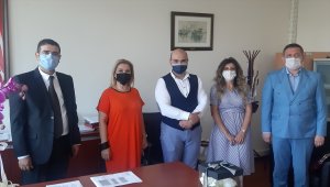 Milli Eğitim Bakanı Selçuk, güzel sanatları birincilikle kazanan "otizmli müzik dehası"nı kutladı: 