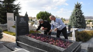 Neşet Ertaş, ölümünün 8. yılında anılıyor