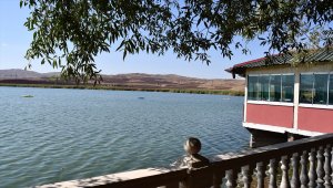 Salgın sürecini riskten uzak geçirmek isteyenlerin yeni adresi: Hafik Gölü