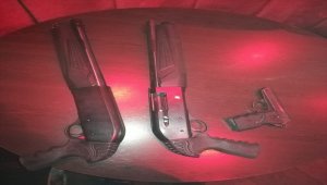 Silahla yaralama zanlısı masanın altında yakalandı 