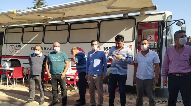 Sivas'ta din görevlilerinden Türk Kızılay'a kan bağışı