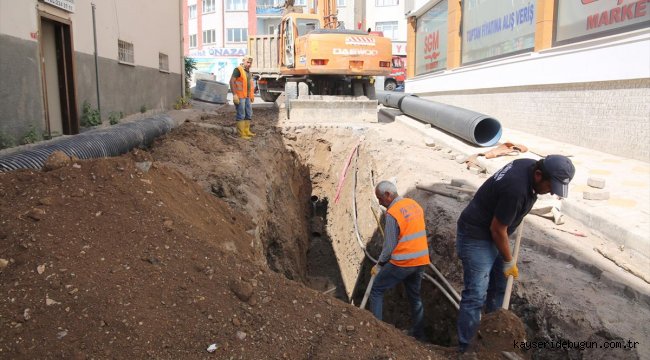 Sivas'ta eskiyen içme suyu boruları değiştiriliyor
