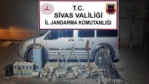 Sivas'ta hırsızlık yaptıkları iddiasıyla 4 şüpheli tutuklandı 