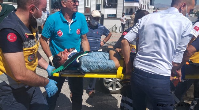 Sivas'ta otomobil ile motosiklet çarpıştı: 1 yaralı 