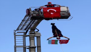 Sivas'ta yangın ve kurtarma tatbikatında Azerbaycan'a bayraklı destek 