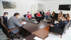 Sivas Valisi Ayhan pandemide görev alan SYDV personeline teşekkür belgesi verdi 