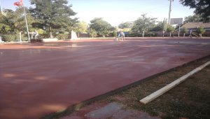 Tomarza Belediyesinden okullara spor sahası 