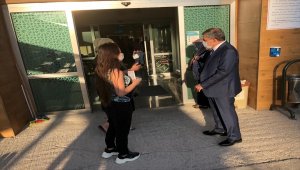 Vali Işık, Kovid-19 olası vaka polikliniğinde incelemelerde bulundu