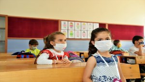 Vali Sezer, yüz yüze eğitime başlayan öğrencileri ziyaret etti