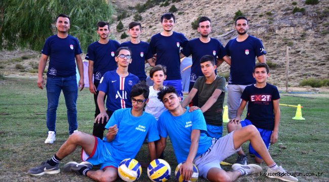 
Voleybol tutkunu "dağ köyü"nün 2. lig takımı, yeni sezona imkansızlıklarla hazırlanıyor
