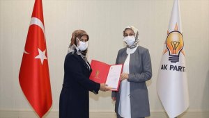 AK Parti Karapınar Kadın Kolları Başkanlığına Ayşe Taşpınar getirildi