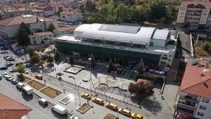 Akdağmadeni Ticaret ve Kültür Merkezin'de tadilat ve çevre düzenlemesi 