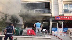 Aksaray'da mobilya mağazasında yangın çıktı: 1 yaralı