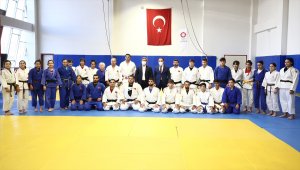 Aksaray Valisi Aydoğdu'dan Tokyo Paralimpik Oyunları'na kota kazanan sporculara ziyaret