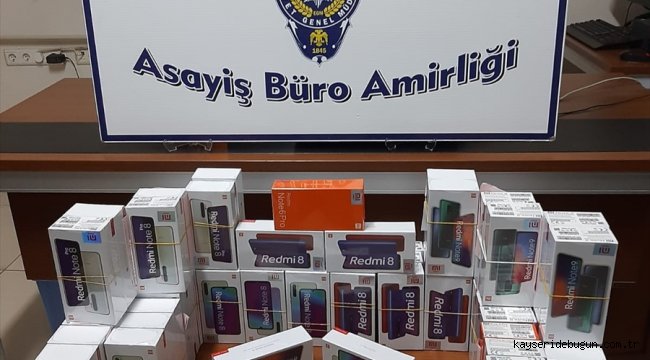 Akşehir'de 69 kaçak cep telefonu ele geçirildi