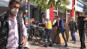 Alışveriş için gittiği mağazada asansör boşluğuna düşen kişi ağır yaralandı