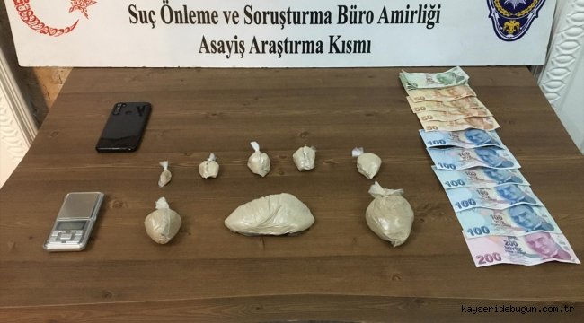 Ankara'da uyuşturucu satıcıları polis takibi sonucu yakalandı