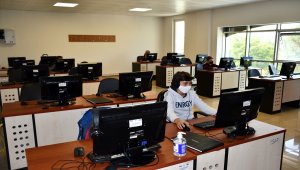 Anneler kurstayken çocukları "EBA Destek Noktası"nda ders görüyor 