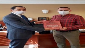 Basın İlan Kurumu Şube Müdürü Arda Aşkın, AÜ İletişim Fakültesi Dekanı Erhan Eroğlu'nu ziyaret etti