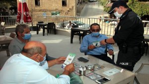 Beypazarı'nda polis ekipleri, esnafı ve halkı dolandırıcılara karşı bilgilendiriyor