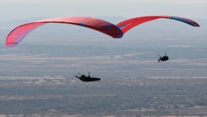 Beypazarı yamaç paraşütü tutkunlarını ağırladı