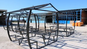 Beyşehir Belediyesi kamelya, bank ve otobüs durağı üretiyor