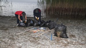 Beyşehir'de doğadan 315 poşet dolusu atık toplandı