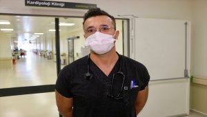 DOKTORLAR KOVİD-19'LA SAVAŞI ANLATIYOR - "Entübe olmadan önce 'Hocam beni bırakma' diye yalvardı"