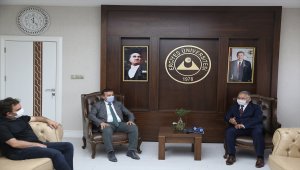 Erciyes Üniversitesinde Kovid-19 aşısı için gönüllü denekler hazır