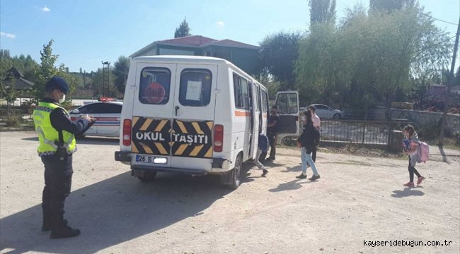 Eskişehir'de jandarma okul servislerini denetledi