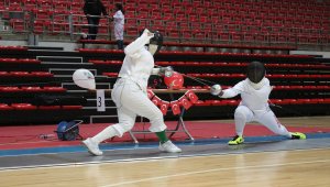 Eskrimde 10-12-14 Yaş Altı Epe Açık Turnuvası, Konya'da devam ediyor